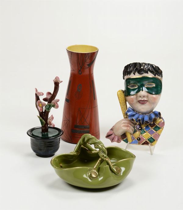 Lotto di 4 oggetti in ceramica: