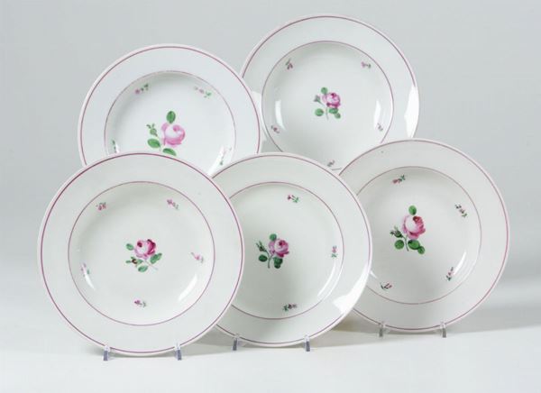 Gruppo di cinque piatti in porcellana, XIX secolo