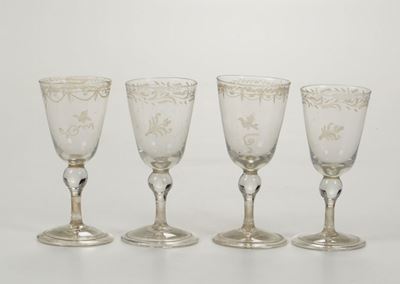 Quattro Bicchieri in Vetro con Decori Realizzati alla Mola, XVIII Secolo