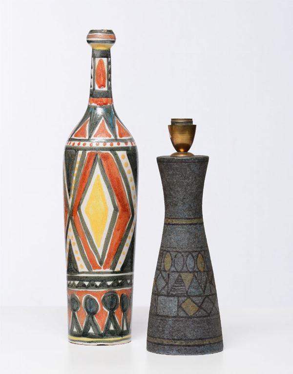 Lotto composto da due ceramiche anni 50: un fusto per lampada e un grande bottiglia firmata e datata DESIMONE  59