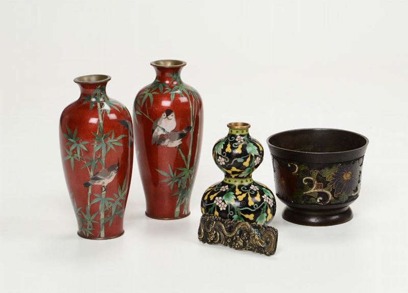 Lotto composto da n. 5 oggetti orientali  - Auction Ceramics Timed Auction - III - Cambi Casa d'Aste