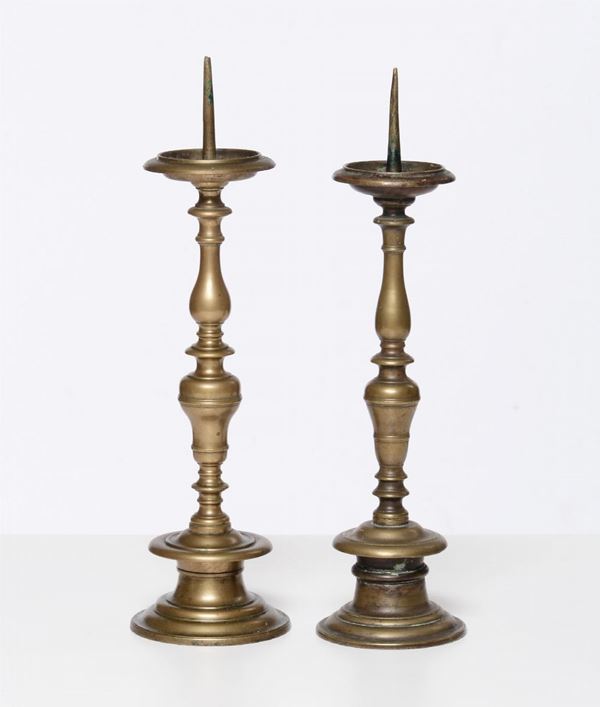 Due candelieri in bronzo dorato, XVII secolo