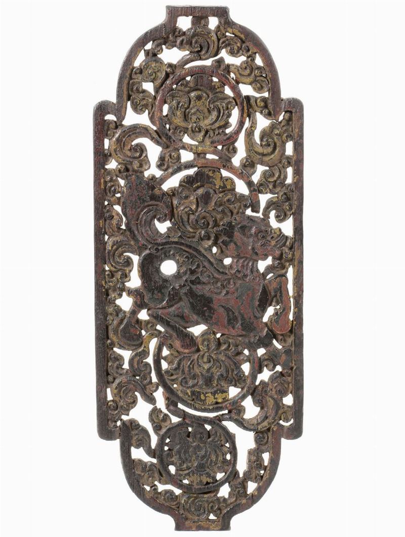 Antico pannello in legno scolpito raffigurante drago e motivi floreali, Cina (?)  - Asta Asta a Tempo Ceramiche - III - Cambi Casa d'Aste