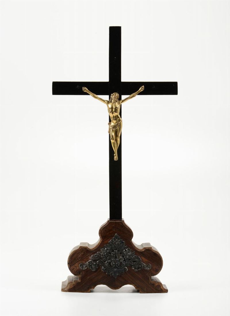 Corpus Christi in bronzo dorato su croce in legno ebanizzato, XVIII secolo  - Asta Asta a Tempo Oggetti d'Arte - IV - Cambi Casa d'Aste