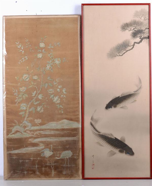 Due pannelli dipinti  raffiguranti “Carpe e alberi” e “Paesaggio con fiori a gru”, Cina XX secolo