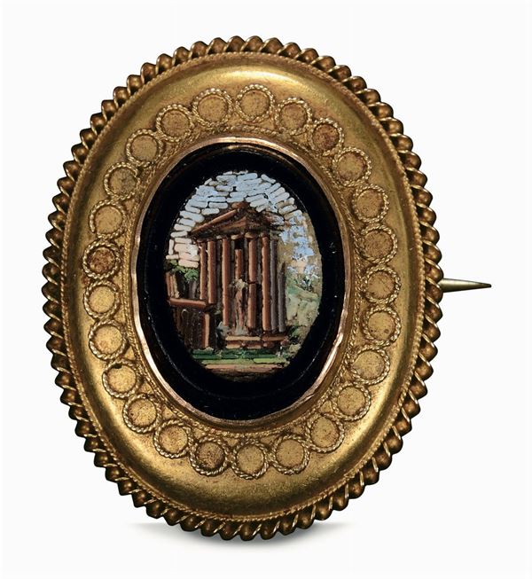 Spilla in oro con micro mosaico raffigurante il tempio di Vesta, probabile manifattura romana del XIX secolo