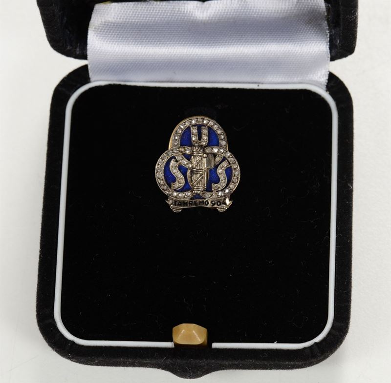 Raro distintivo fascista in oro 18k e diamantini  - Auction Fine Art Timed Auction - V - Cambi Casa d'Aste