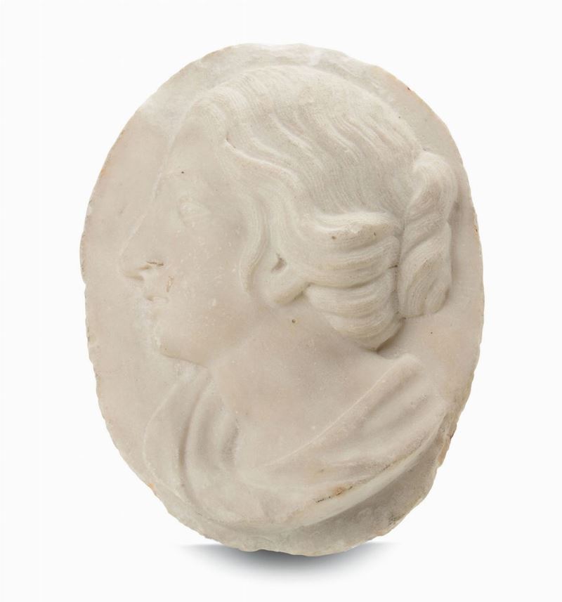 Profilo di fanciulla in marmo bianco di Carrara. Scultore degli inizi del XIX secolo  - Auction Fine Art - I - Cambi Casa d'Aste