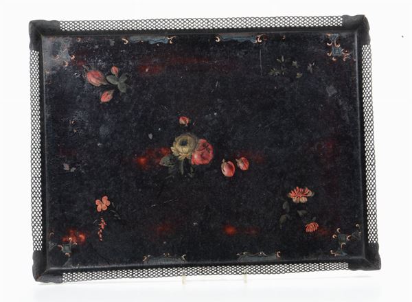 Vassoio in metallo dipinto in policromia, XIX-XX secolo
