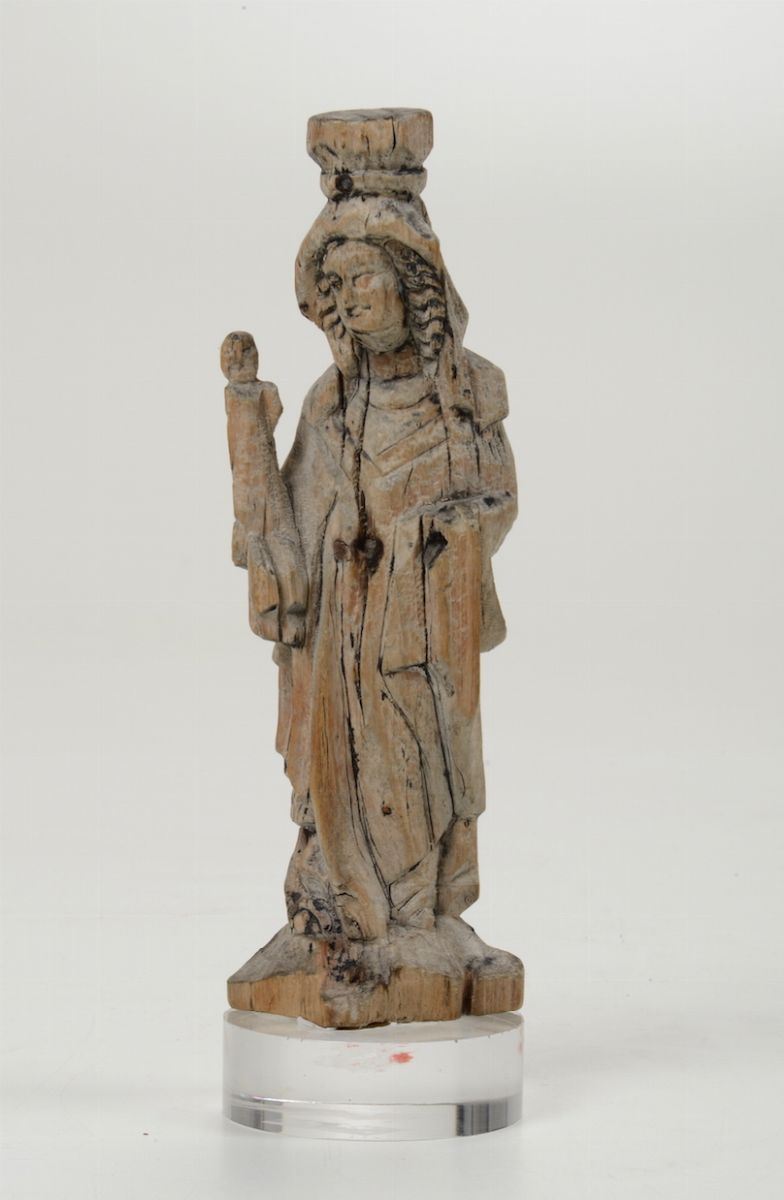 Madonna con bambino XV secolo (?). Piccola scultura gotica in legno, in origine policroma.  - Auction Works of Art Timed Auction - IV - Cambi Casa d'Aste