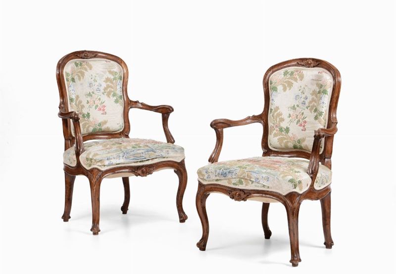 Coppia di poltrone Luigi XV in noce, seconda metà XVIII secolo  - Auction Fine Art - I - Cambi Casa d'Aste