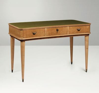 Scrittoio con Struttura in Legno, Piano in Vetro e Dettagli in Metallo.