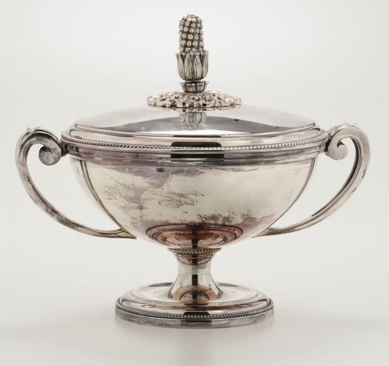 Zuppiera in metallo argentato, XX secolo  - Auction Fine Art - Cambi Casa d'Aste