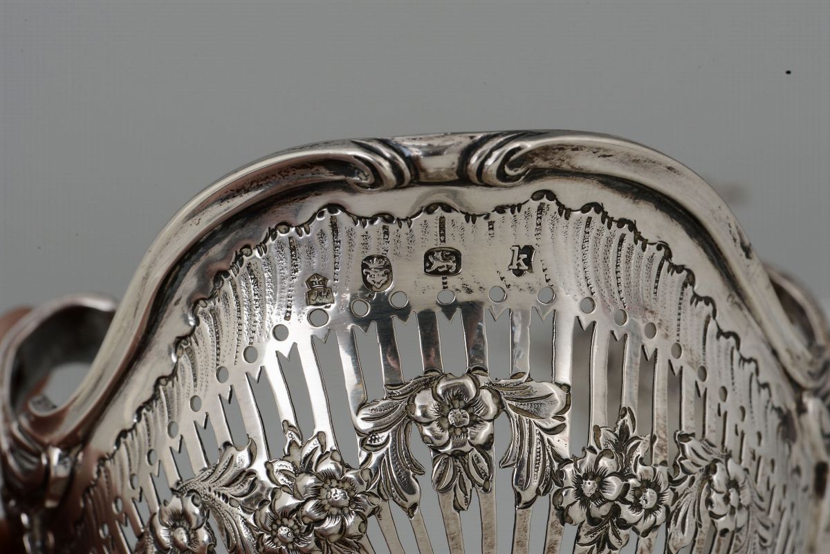 Coppia di Cestini in Argento Fuso, Sbalzato e Traforato. Londra 1775, Argentiere John Kincaid