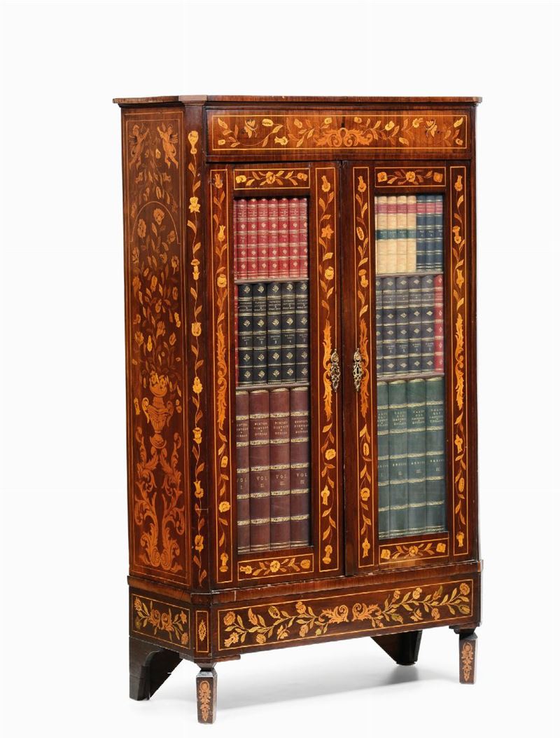 Libreria a due ante intarsiata con legno di frutto, Olanda XIX secolo  - Asta Antiquariato - I - Cambi Casa d'Aste