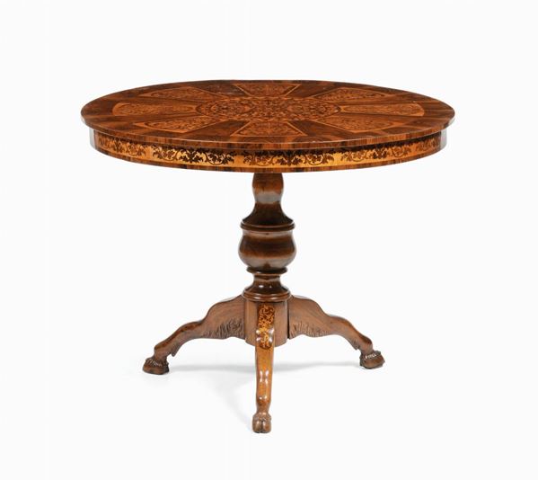Tavolo con piano circolare in legno intarsiato, XIX-XX secolo