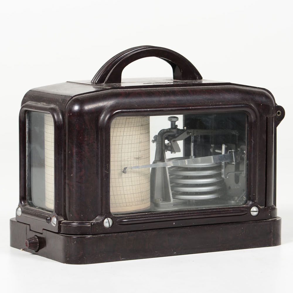 Barografo 3MA, Russia, 1965 - Dimensioni: 24,5 x 13 x 18 cm