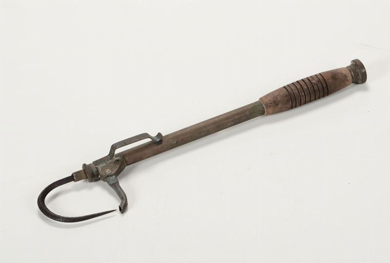 Fiocina in metallo con manico in legno, XX secolo  - Auction Maritime Art and Scientific Instruments - II - Cambi Casa d'Aste