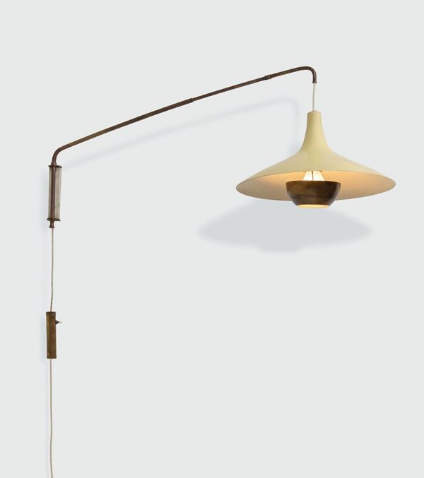 Stilnovo, an extendable wall lamp with a lacquered metal and brass structure and shade. Stilnovo Prod., Italy, 1950 ca.