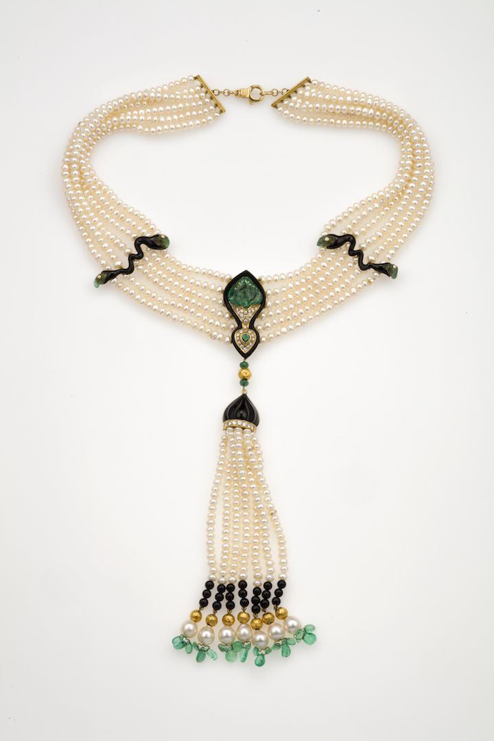 Cultured pearl, carved emerald, diamond and enamel necklace  - Auction Jewels Timed Auction - Cambi Casa d'Aste