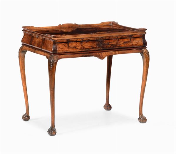 Tavolino impiallacciato ad un cassetto, XIX secolo