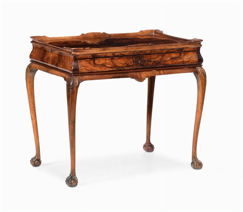 Tavolino impiallacciato ad un cassetto, XIX secolo  - Asta Antiquariato - I - Cambi Casa d'Aste
