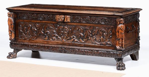 Cassapanca in stile rinascimento in legno intagliato, XVIII secolo