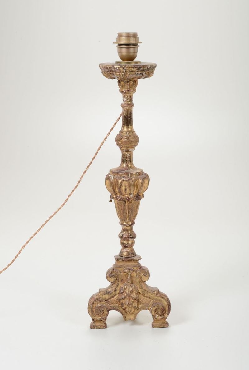 Candeliere in legno intagliato e dorato, fine XVIII secolo  - Asta Antiquariato - I - Cambi Casa d'Aste
