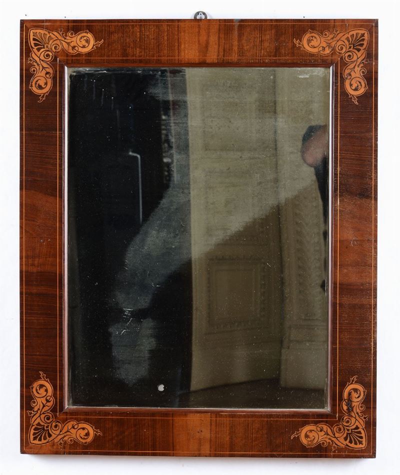 Specchiera Carlo X lastronata ed intarsiata, XIX secolo  - Asta Asta a Tempo Arredi e Antiquariato - V - Cambi Casa d'Aste