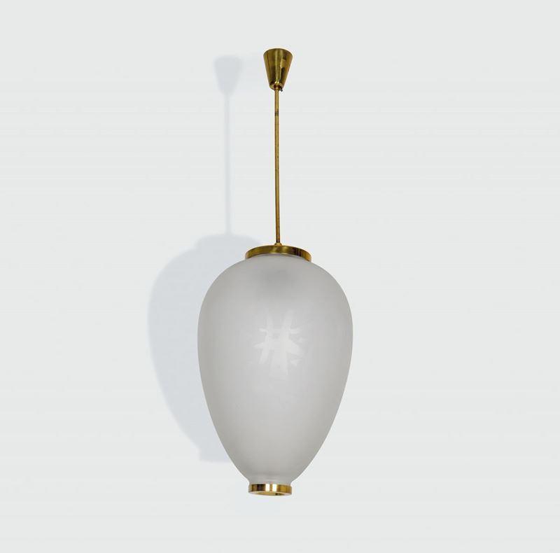 Angelo Lelii, a pendant lamp with a brass structure and a decorated satinised glass shade. Arredoluce Prod., Italy, 1950 ca.  - Auction Design 200 - Cambi Casa d'Aste