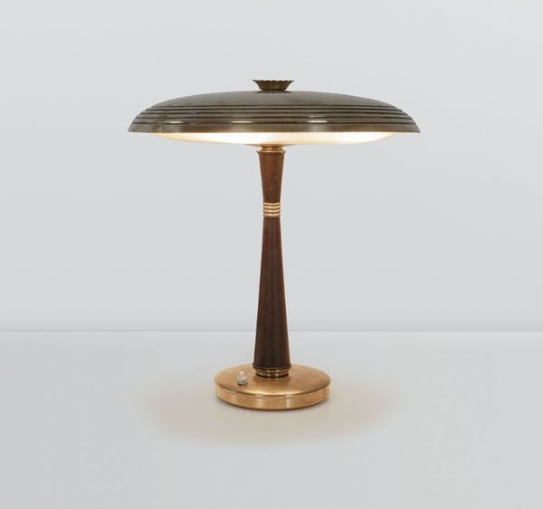 Oscar Torlasco, a mod. 338 table lamp with a brass structure, leather linings and glass shade. Lumi Prod., Italy, 1960 ca.