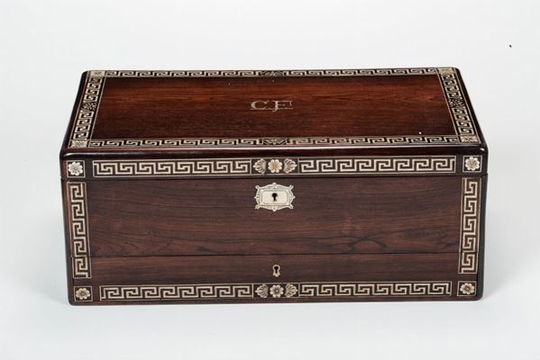 Cassetta in legno intarsiato in avorio, XIX secolo