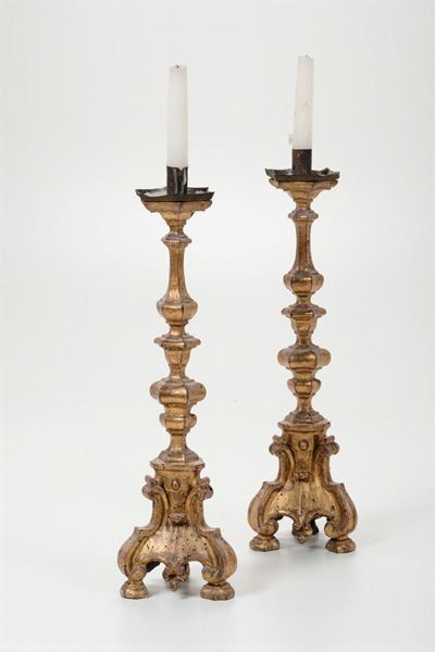 Coppia di Candelieri in Legno Intagliato e Dorato, XVIII Secolo
