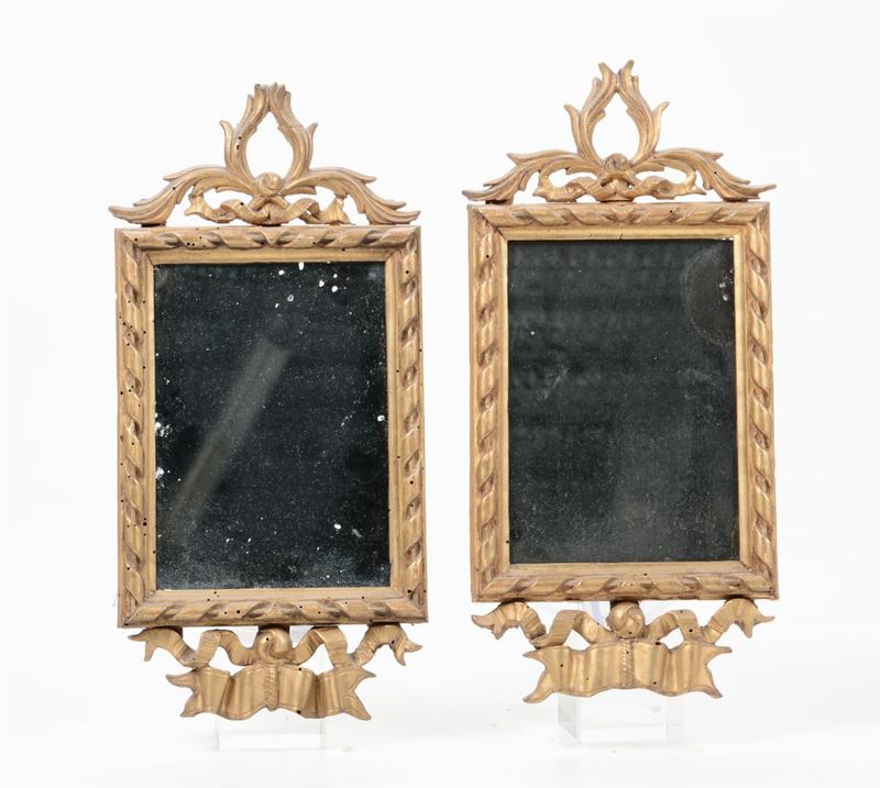 Coppia di specchierine in legno intagliato e dorato, XIX secolo  - Asta Asta a Tempo Arredi e Antiquariato - V - Cambi Casa d'Aste