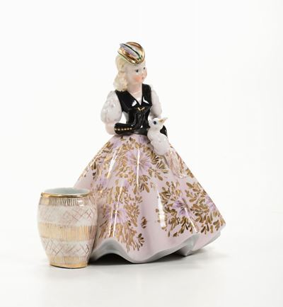 Dama con Scoiattolo, Statuina in Ceramica, G. Girardi, Torino XX Secolo
