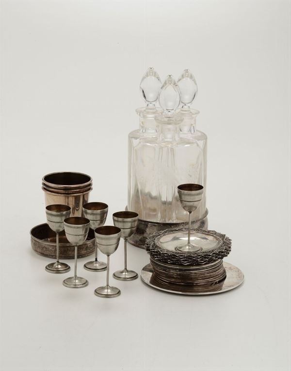 Lotto di piattini e bicchierini in argento, XX secolo