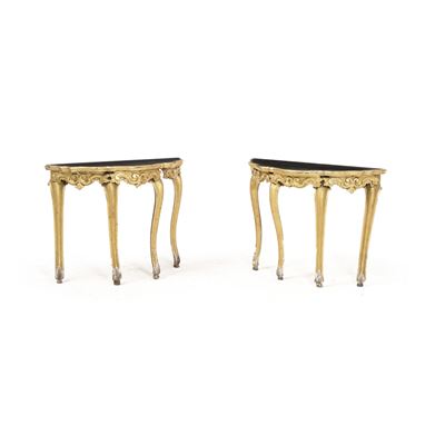 Coppia di consoles in legno intagliato e dorato, XIX secolo, con piano in legno ebanizzato