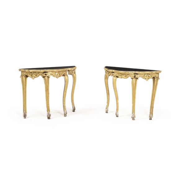 Coppia di consoles in legno intagliato e dorato, XIX secolo