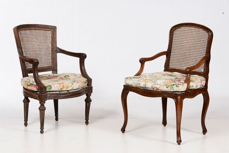 Due poltroncine diverse in cannetè di gusto Luigi XV, XVIII-XIX secolo  - Auction Furniture - Cambi Casa d'Aste