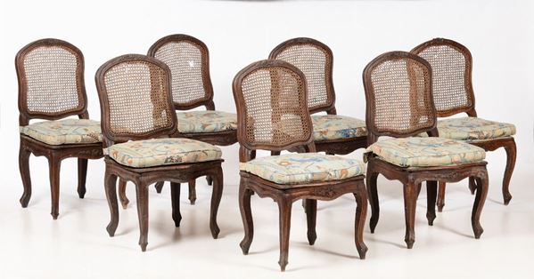 Gruppo di sette sedie in legno intagliato, XVIII secolo