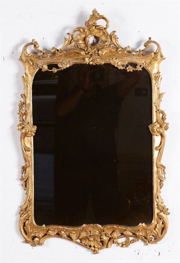 Coppia di specchierine in legno intagliato e dorato, XIX secolo