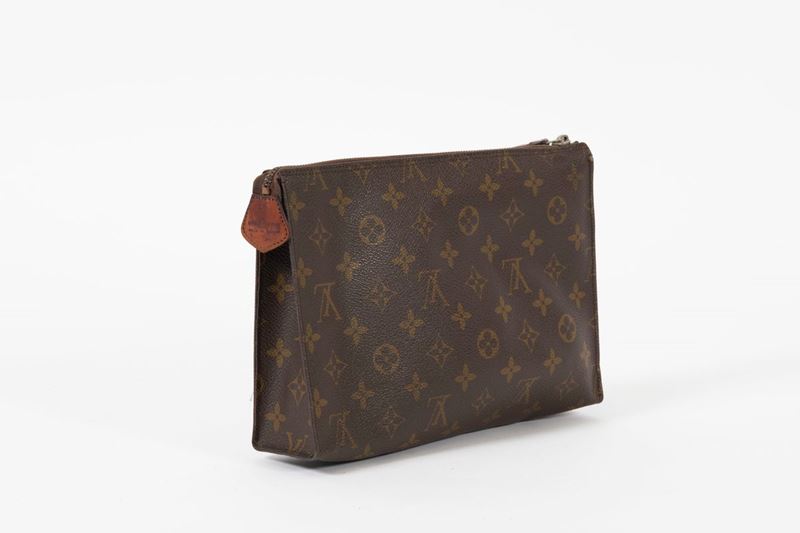 Sold at Auction: Louis Vuitton, Louis Vuitton Clutch/Makeup bag
