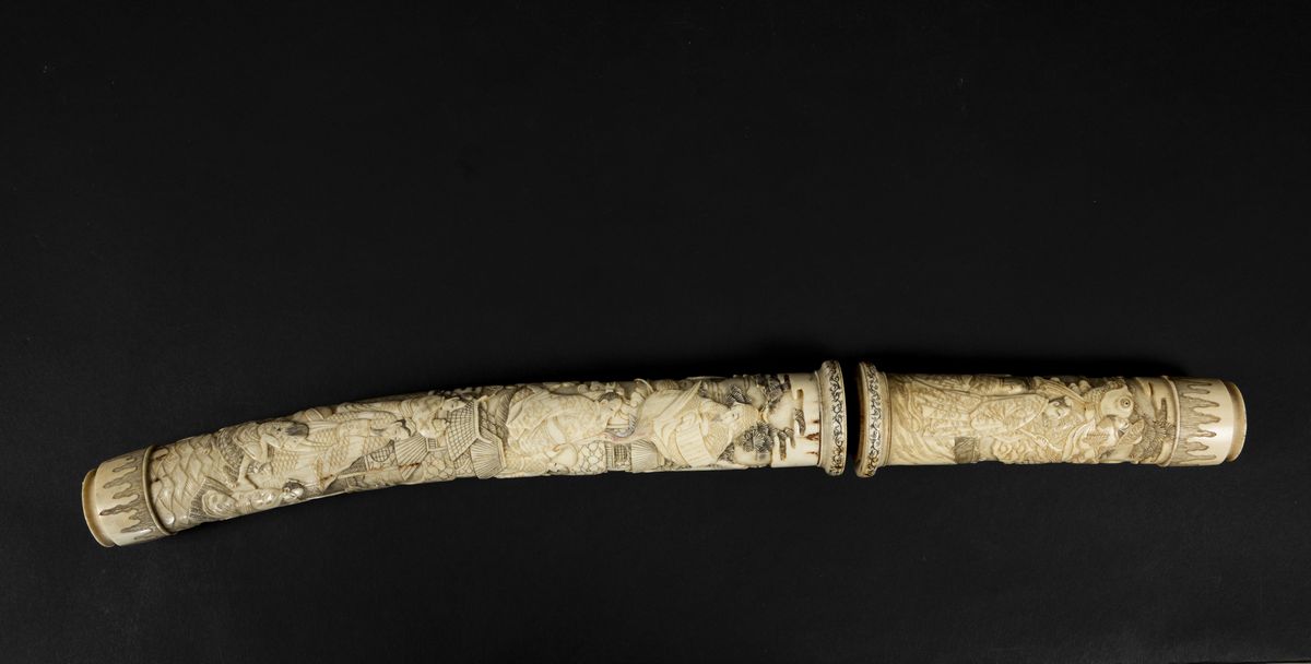 Tanta Scolpito in Avorio con Personaggi, Giappone, Epoca Meiji, XIX Secolo