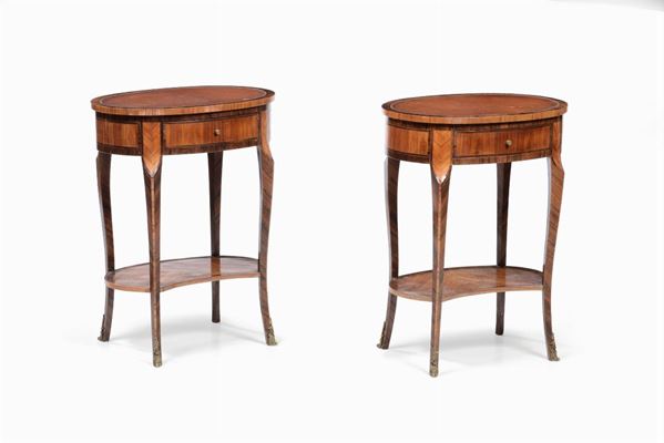 Coppia di tavolini impiallacciati in legni vari, XIX secolo