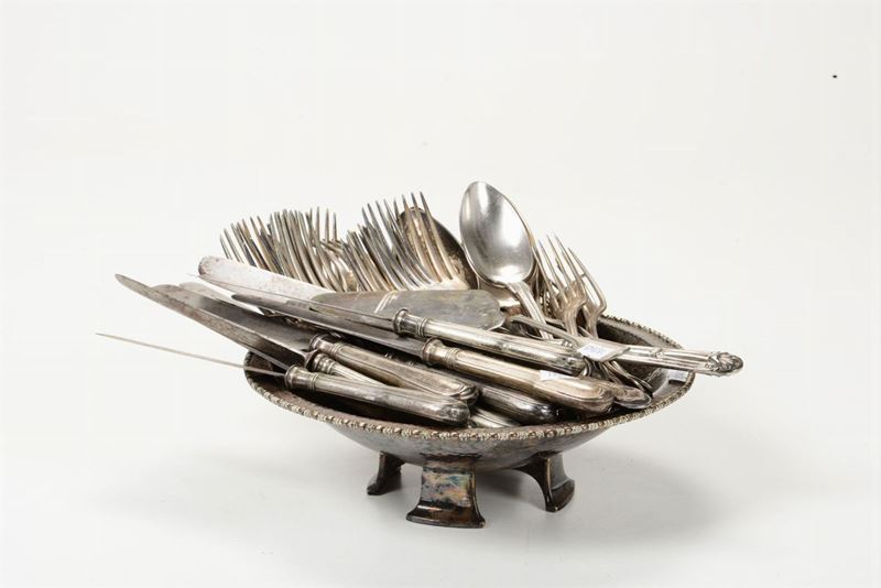 Serizio di posate Christofle e alzatina in metallo argentato  - Auction Fine Art - I - Cambi Casa d'Aste