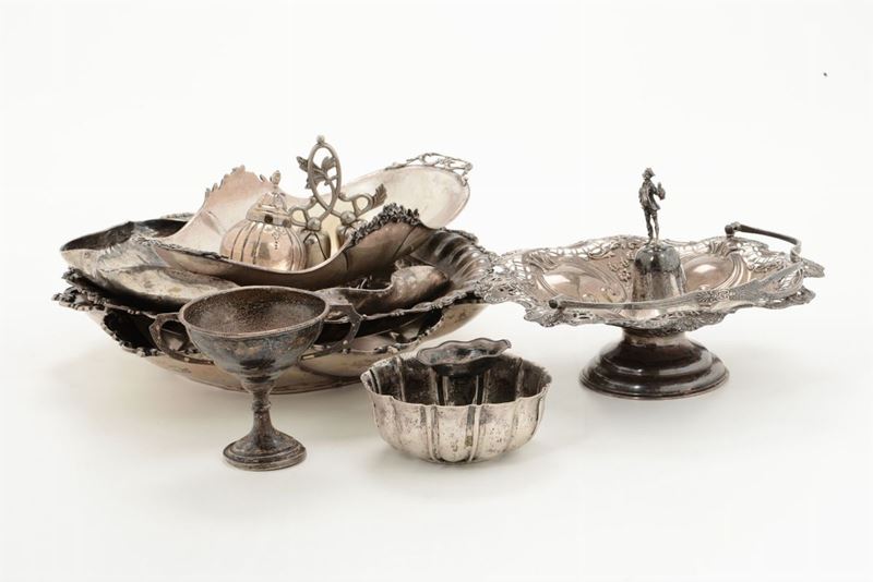 Insieme di oggetti in argento, XX secolo  - Asta Argenti - Cambi Casa d'Aste