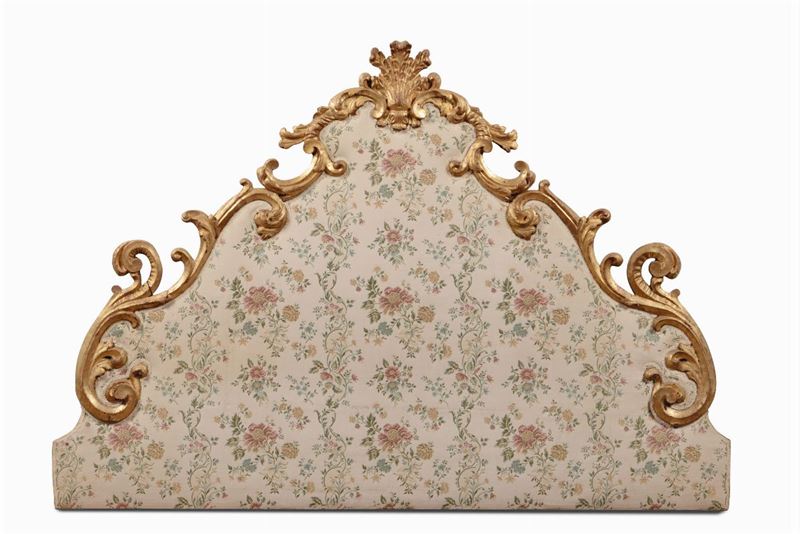 Testiera di letto in legno intagliato e dorato, fine XVIII secolo  - Asta Asta a Tempo Arredi e Antiquariato - V - Cambi Casa d'Aste