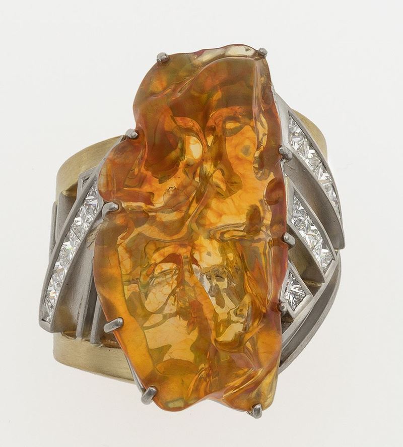 Enrico Cirio. â€œRecupero Ediliâ€ anello con opale messicano di ct 9,25 e diamanti taglio princess  - Asta Fine Jewels - II - Cambi Casa d'Aste