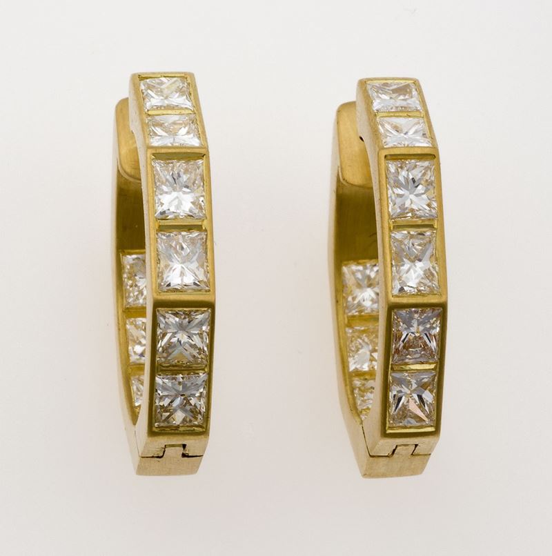 Pair of diamond and gold earrings. Signed Enrico Cirio  - Auction Fine Jewels - II - Cambi Casa d'Aste