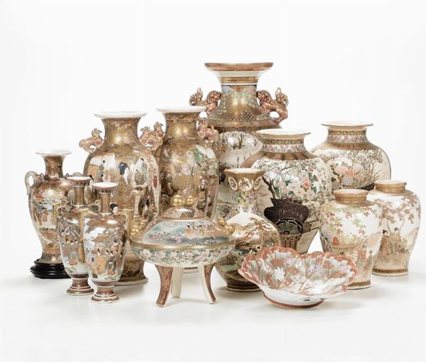Serie di vasi di forme diverse in ceramica Satsuma e Kutani, Giappone, XIX-XX secolo